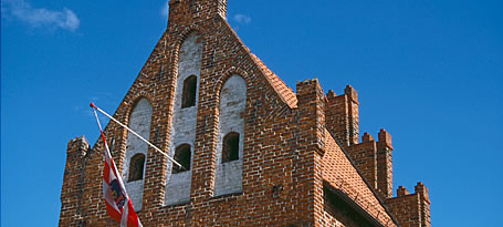 Ferienhaus Insel Poel - Das Wassertor mit Flagge und Wappen der alten Hansestadt Wismar